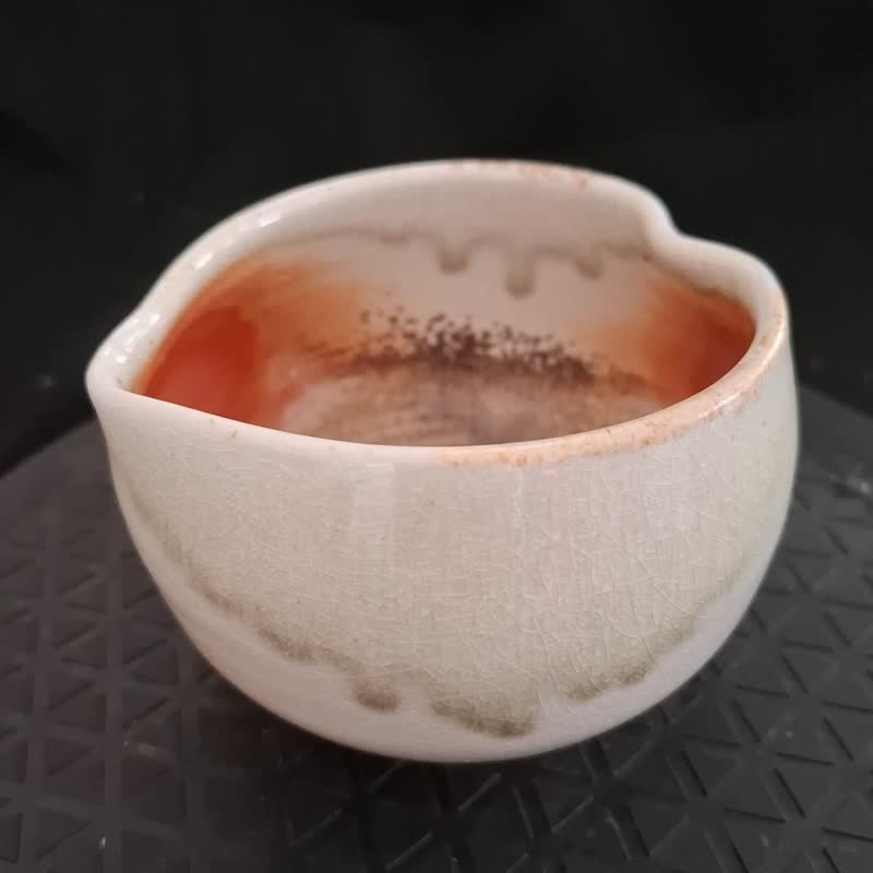 愛心形抹茶碗手拉胚柴燒茶碗自然落灰火吻個性商品最佳禮物紀念品 - 茶壺/茶杯/茶具 - 陶 金色