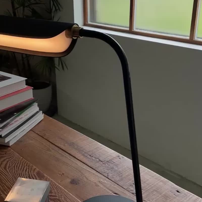 FLO 觸碰式記憶調光 可翻轉 書桌床頭兩用 桌燈 - 燈具/燈飾/燈罩 - 其他金屬 