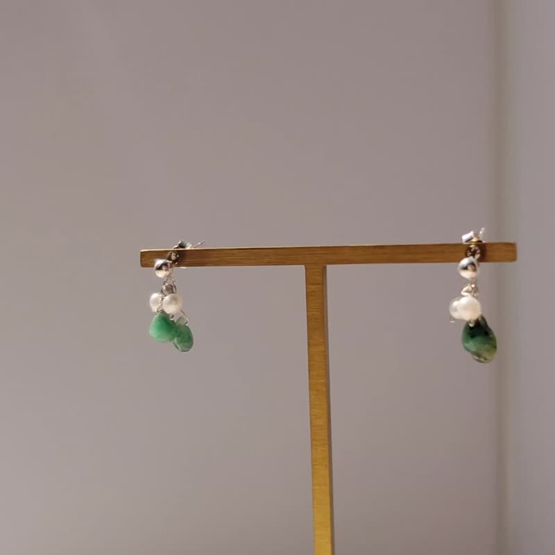 SV925 Tiny Emerald & Pearl Stud Earrings(Clip on), May June Birthstone - Earrings & Clip-ons - Semi-Precious Stones Green