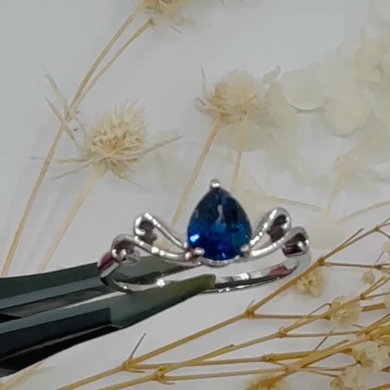 Crown 18K white gold sapphire ring for women - General Rings - Precious Metals Blue