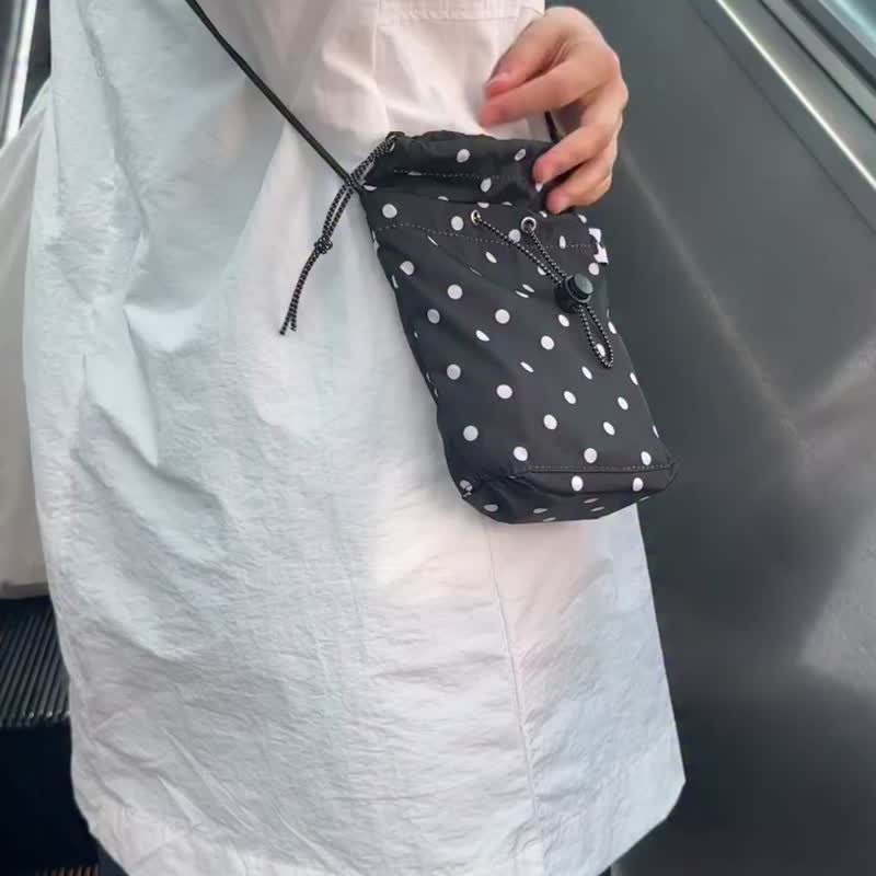 新品預購 - 韓國品牌 MINMIN 三個口袋輕巧隨身斜背包 - 黑底白點 - 側背包/斜背包 - 尼龍 黑色
