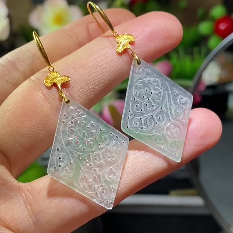 冰種翡翠 天然翡翠 A玉 耳墜 耳釘 • 18k金復古風雕花牌翡翠耳環 - 耳環/耳夾/耳骨夾 - 玉石 