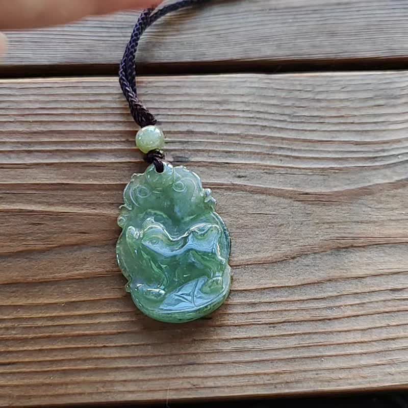 親翠 天然翡翠 冰芙蓉綠特色雕豬豬牌 生肖豬 - 項鍊 - 玉石 綠色