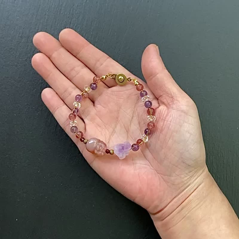 Strawberry Crystal Amethyst White Crystal Stone Backbone Amethyst Salt Source Agate Bronze Bracelet - สร้อยข้อมือ - คริสตัล หลากหลายสี