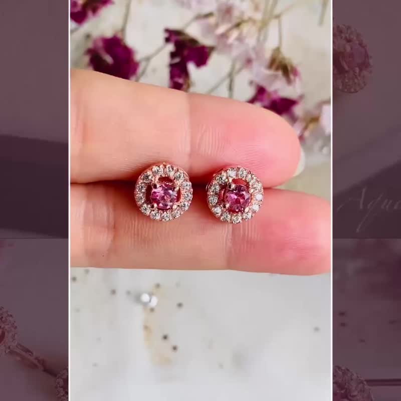 Stud Earrings with Halo Design: Pink Tourmaline surrounded by White Garnet - 耳環/耳夾/耳骨夾 - 半寶石 粉紅色