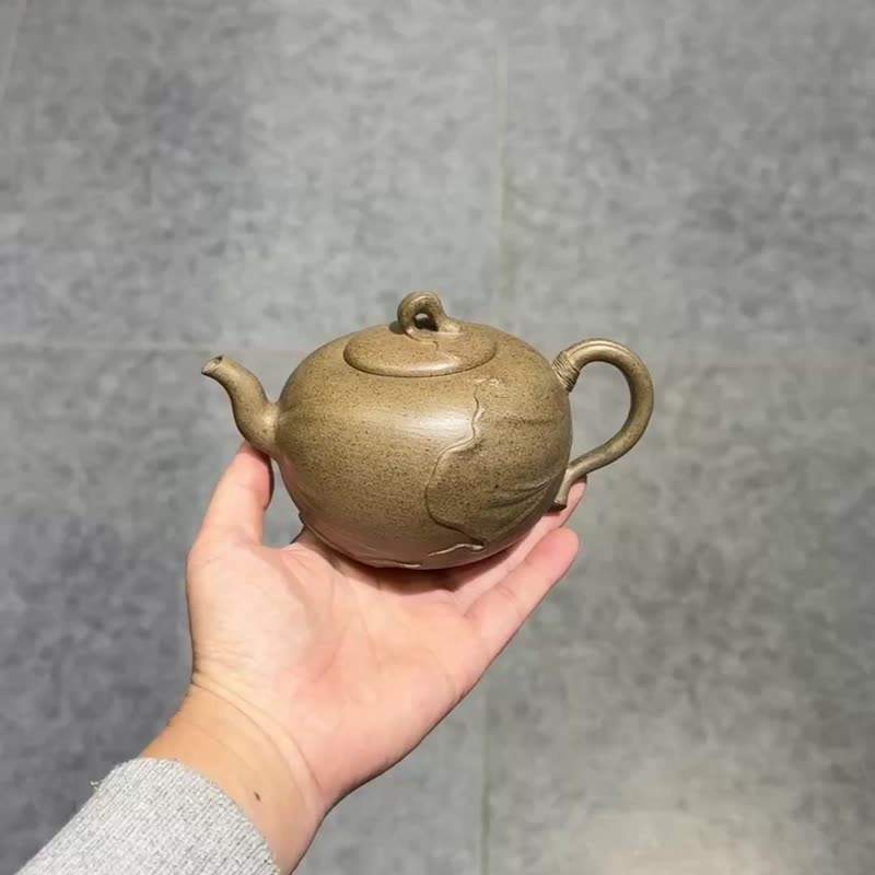 秋菏 全手工容量280cc 段泥柴燒將秋日菏澤融入紫砂創作中 - 茶壺/茶杯/茶具 - 陶 