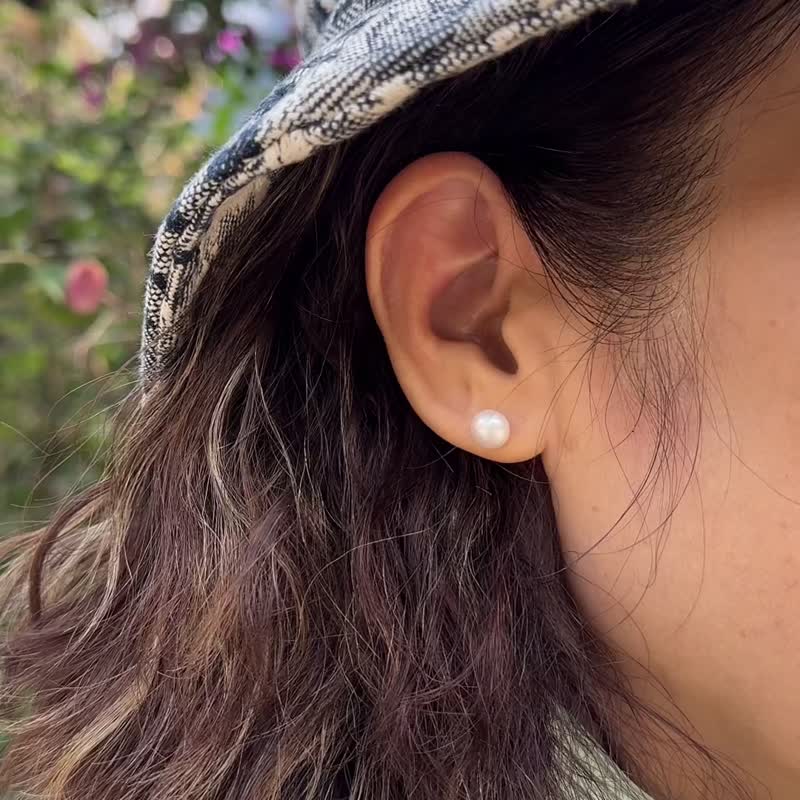 Natural freshwater pearl sterling silver earrings - ต่างหู - ไข่มุก ขาว