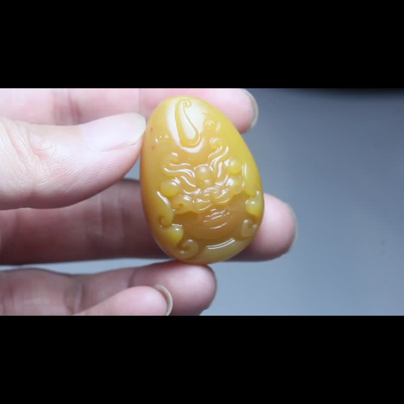 【Pixiu】Mythical beast amulet pendant yellow wax Stone yellow dragon jade - Charms - Jade Yellow