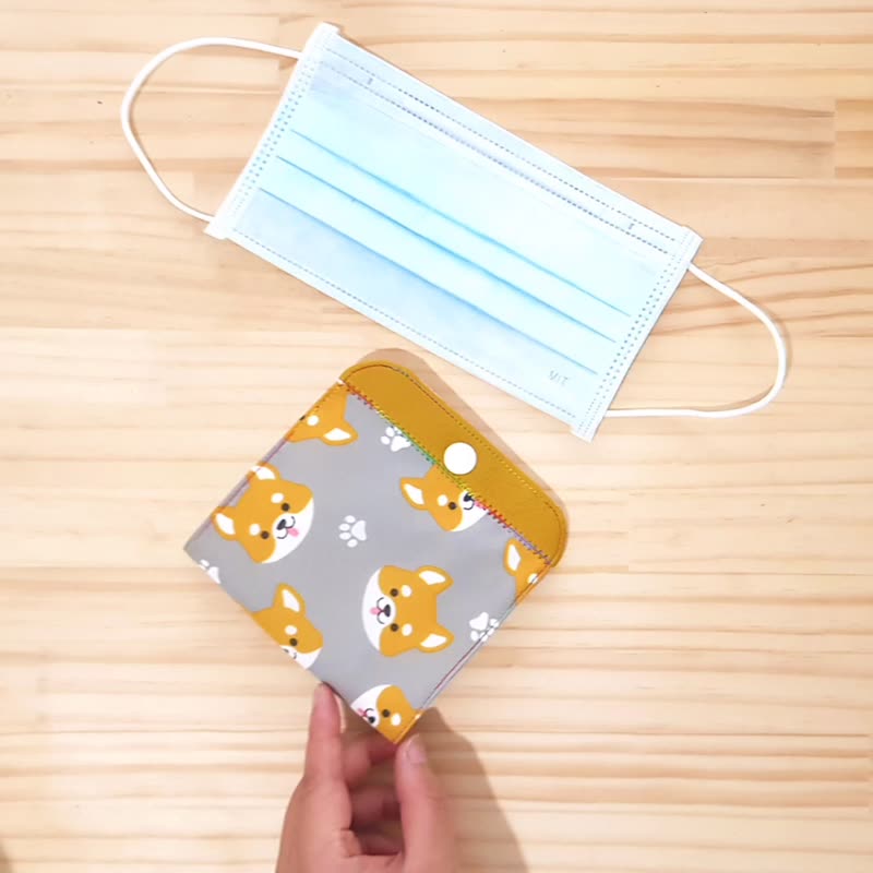 【口罩收納】免水洗隔層口罩套 可酒精消毒-微笑柴柴 Mask folder - 口罩/口罩收納套 - 防水材質 多色