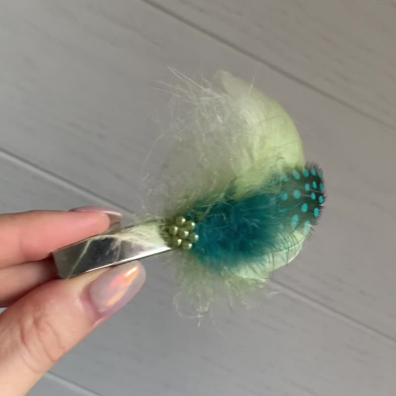 [Quick Shipping for Mother's Day] Adventures in Hyde Park - Green Feather Hair Clip - Hair Accessories - Other Materials Green
