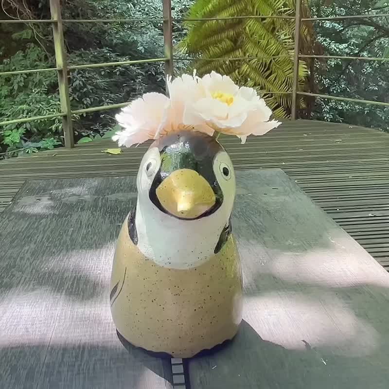 A Lu 企鵝大陶花器/禮物/手作手繪 美國進口陶土 原創僅此一件 - 花瓶/花器 - 陶 多色