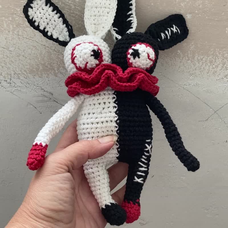 Two-headed zombie bunny, Crochet Halloween toy, Scary doll - 寶寶/兒童玩具/玩偶 - 棉．麻 黑色
