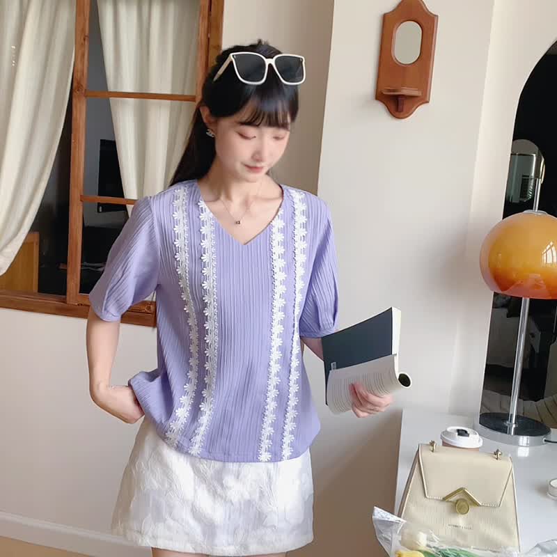 |初秋新品2件75折| V領蕾絲暗紋上衣|紫色|無裡襯|無彈|不透 - 女上衣/長袖上衣 - 聚酯纖維 紫色