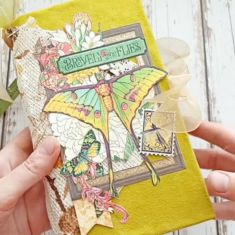 Butterfly junk journal handmade Nature meadow flowes botanical notebook - 筆記簿/手帳 - 紙 綠色