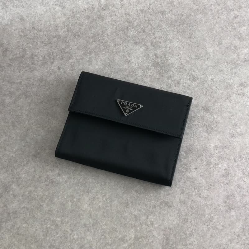 【 日本直送　名牌中古包 】PRADA プラダ 財布 ブラック トライアングルロゴ ナイロン 三つ折り財布 vintage ヴィンテージ オールド wig5ca - 錢包/皮夾/長短夾 - 尼龍 黑色