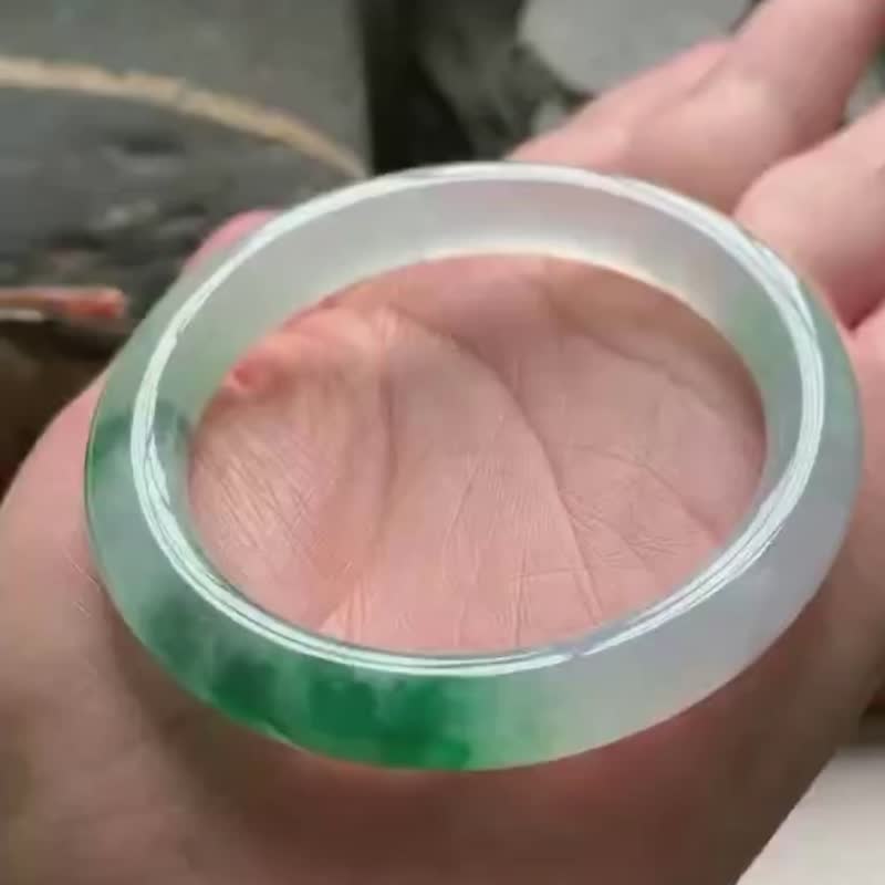 冰種玉鐲 天然翡翠玉鐲 A玉 手鐲 • 冰種森林翡翠圓鐲 - 手鍊/手環 - 玉石 綠色