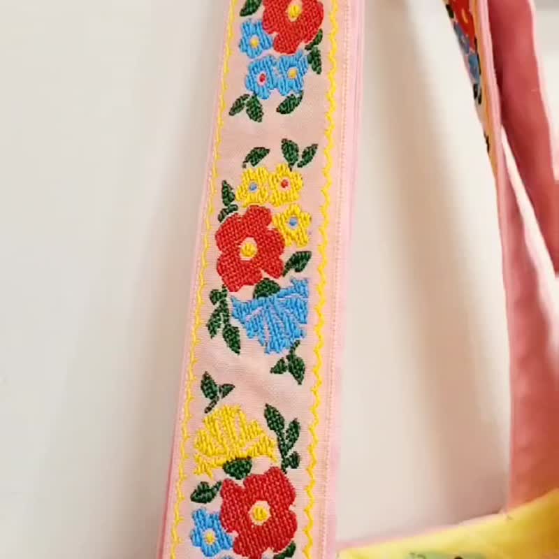 Embroidered Patchwork Artistic Creation Bag - กระเป๋าแมสเซนเจอร์ - ผ้าฝ้าย/ผ้าลินิน 