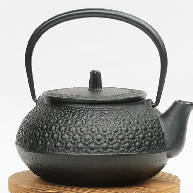 岩鑄 南部鐵器 鐵瓶 鐵壺兩用茶壺 5型新龜甲0.65L 日本製 - 茶壺/茶杯/茶具 - 其他金屬 黑色