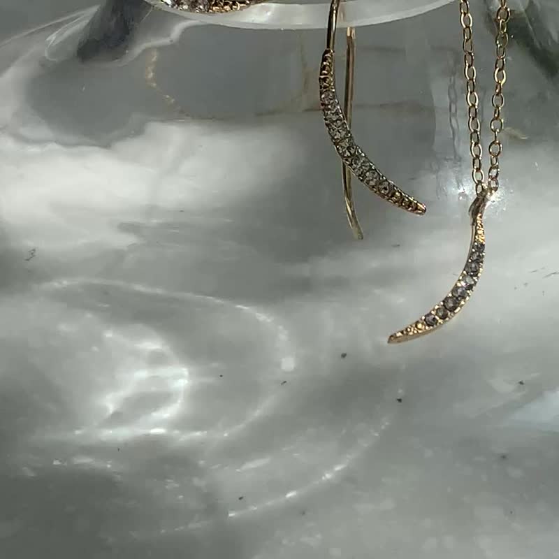 ロマンチックな三日月フックピアス(左右ペア)  アレルギー対応 - 耳環/耳夾/耳骨夾 - 其他金屬 金色