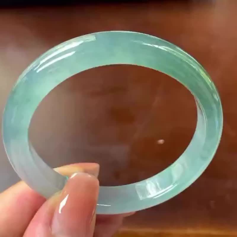 冰種翡翠天然翡翠玉鐲 A玉手鐲 玉鈪 • 冰種湖綠翡翠貴妃鐲 - 手鍊/手環 - 玉石 綠色