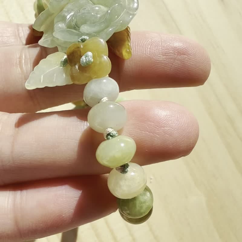 手工翡翠手串－兔子與玫瑰鈴蘭 - 手鍊/手環 - 玉石 綠色