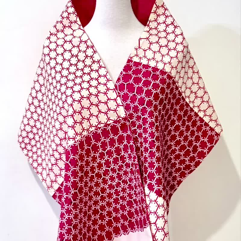 Handmade Japanese-style red & white hexagon scarf with heart crystal, wool blend - Knit Scarves & Wraps - Wool Red