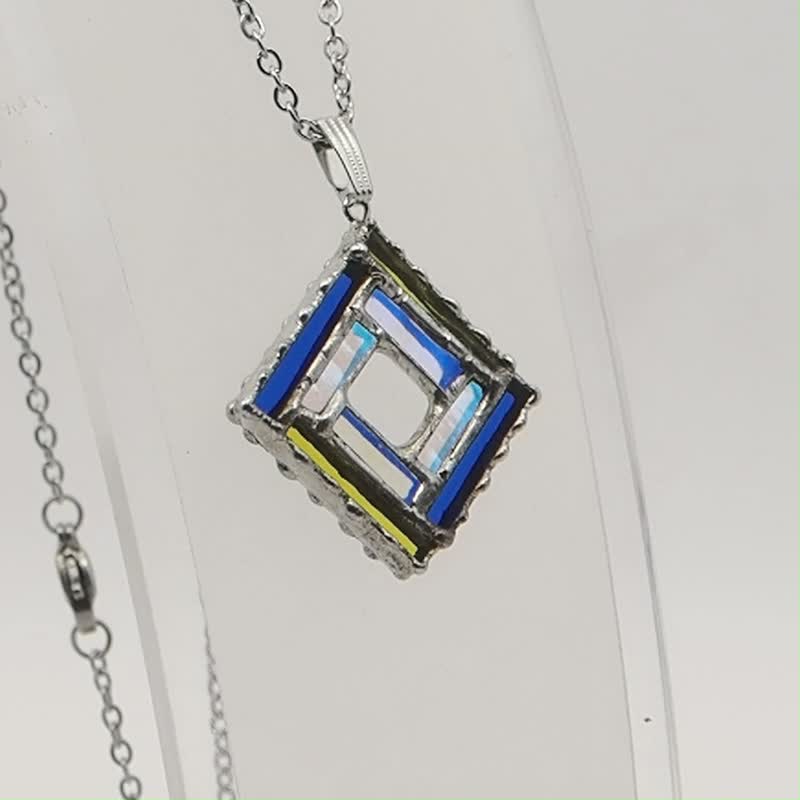 minuteness stained glass square pendant - สร้อยคอ - แก้ว หลากหลายสี