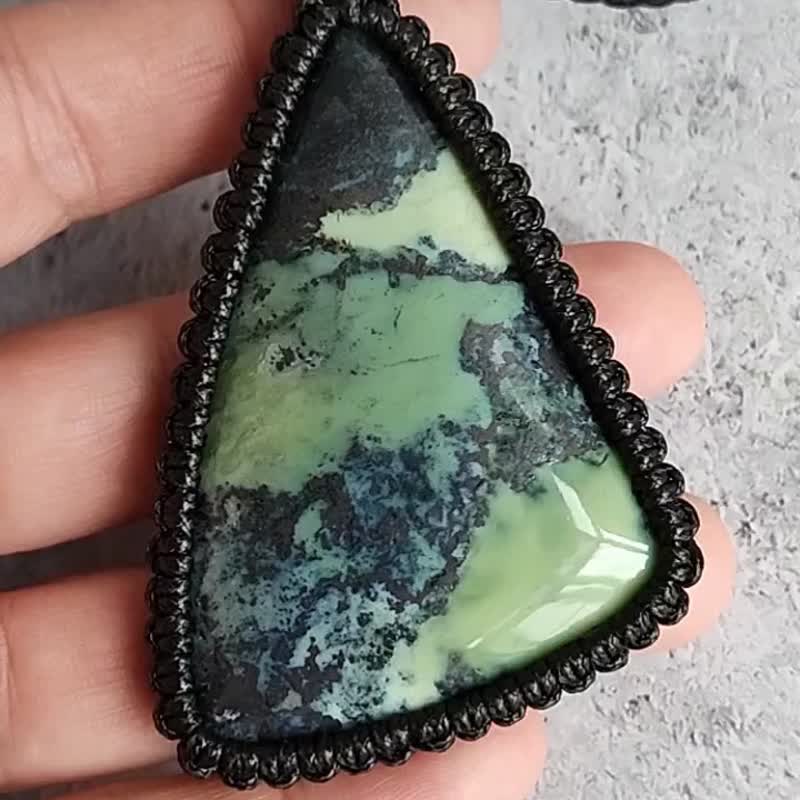 Hantigyrite (Teisky Jade) with pyrite pendant, healing protection Russian stone - 項鍊 - 寶石 綠色