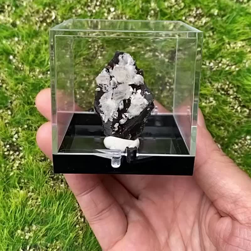 能量礦石擺件-褐鐵礦共生方解石晶花 招財運 吸收負能量 入厝禮物 - 擺飾/家飾品 - 水晶 多色