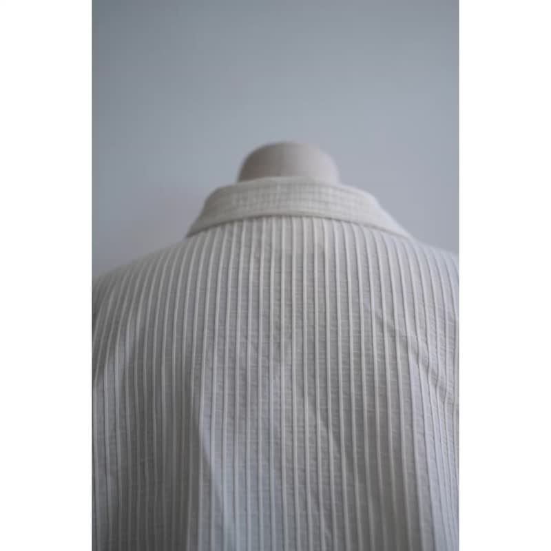 Beige three-dimensional straight stripe texture wide shirt - Women's Shirts - Cotton & Hemp White