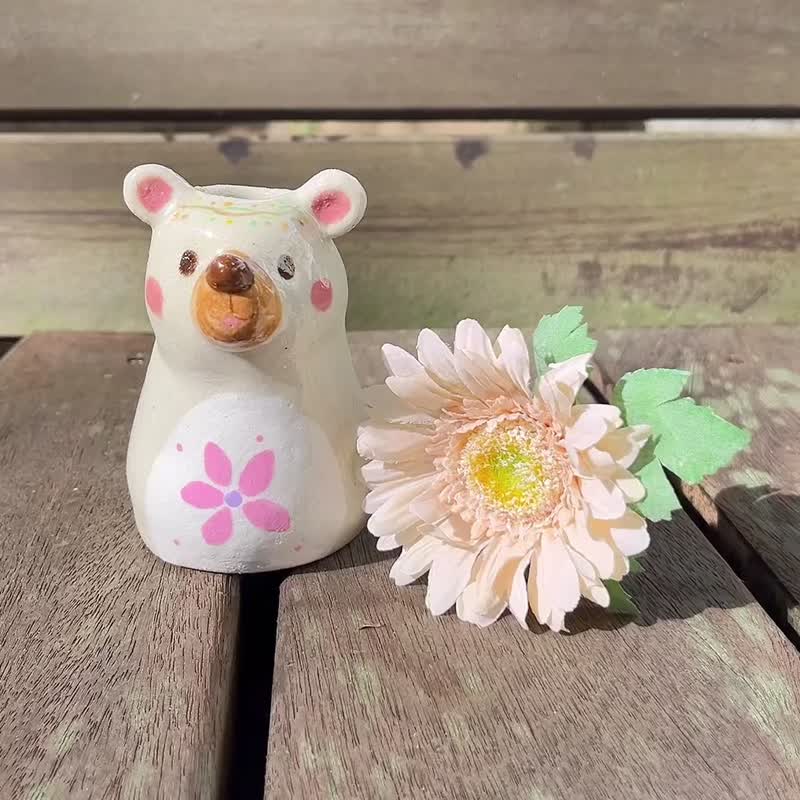 A Lu 萌熊陶花器/擺飾/禮物/手作手繪 原創僅此一件 - 花瓶/花器 - 陶 多色