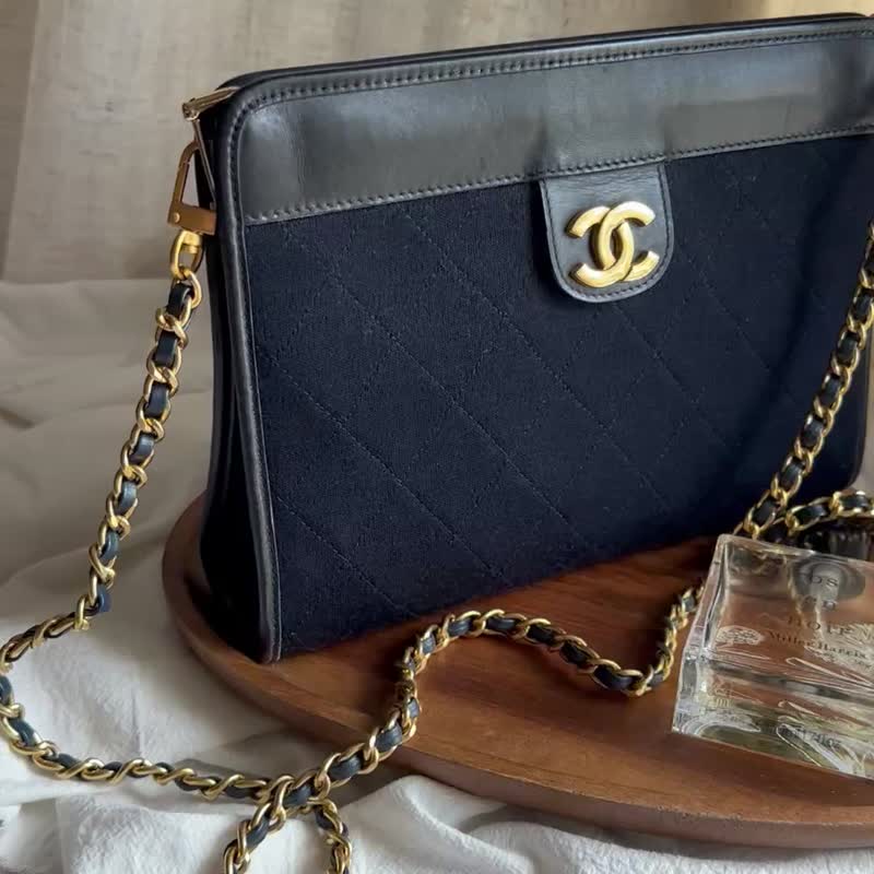 Vintage Chanel 中古香奈兒深藍菱格布面拼皮手拿包斜背包 - 側背包/斜背包 - 棉．麻 
