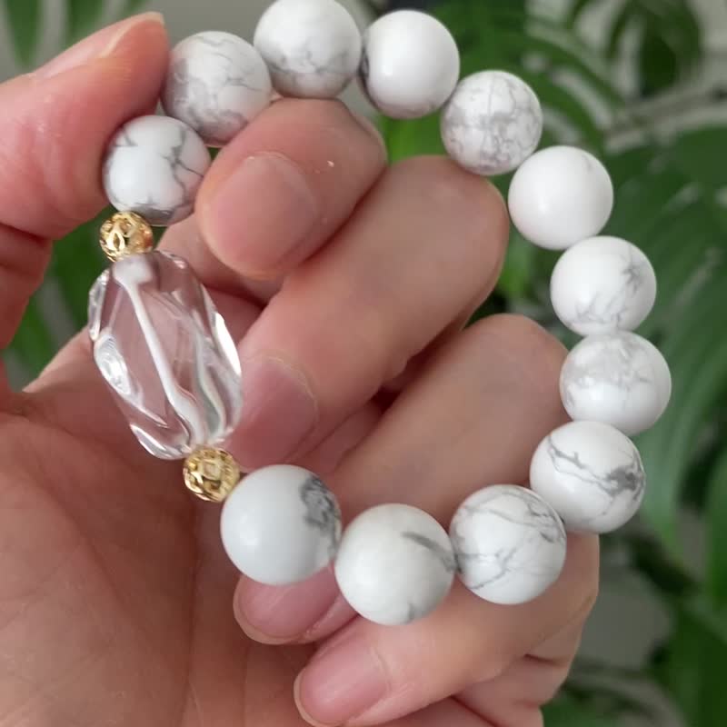 Natural white crystal white turquoise bracelet - สร้อยข้อมือ - คริสตัล ขาว