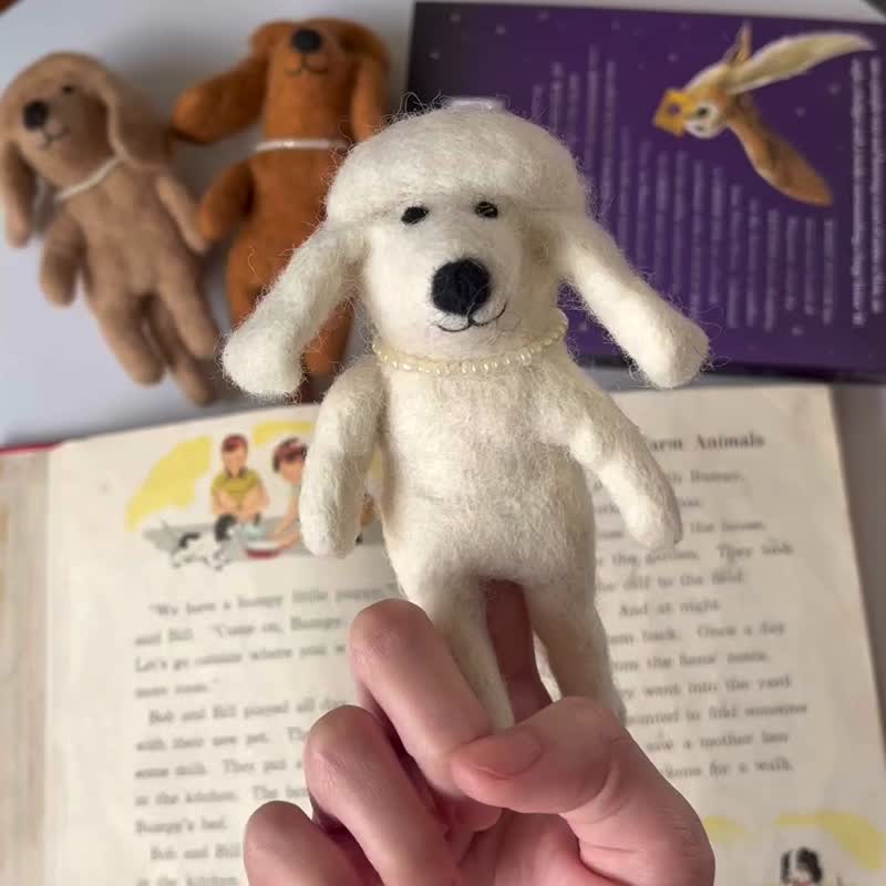 Wool Felt Finger Puppet-Poodle with Pearl Necklace/White/White Poodle - ของเล่นเด็ก - ขนแกะ ขาว