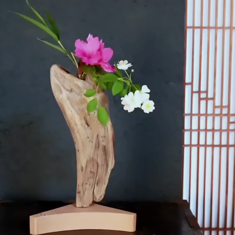 お気に入りの季節の花を飾って気持ちの良い空間を作ってみませんか　流木の花器、木の花瓶、花器、小さな花瓶、９１ - 花瓶/花器 - 木頭 咖啡色