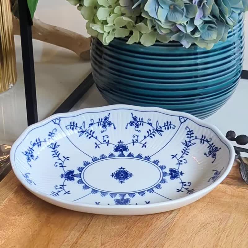 Kulunlov Castle Fresh Oval Deep Plate-24CM / Newlyweds and Family Gifts / Mother's Day Gifts - จานและถาด - เครื่องลายคราม ขาว