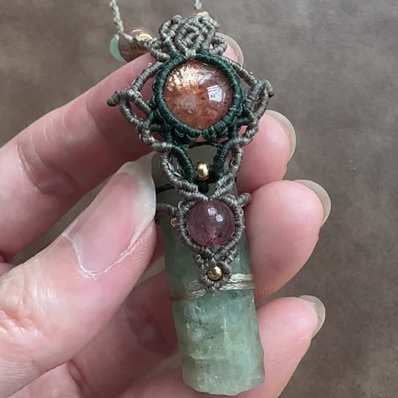 N776 民族風蠟線編織 太陽石 海藍寶柱 銅珠 項鍊 (可調長度) - 項鍊 - 寶石 綠色
