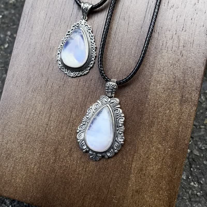 Xiyingyao 925 Silver moonstone natural stone blue moonlight necklace ethnic style retro hippie men and women - สร้อยคอ - คริสตัล สีเงิน