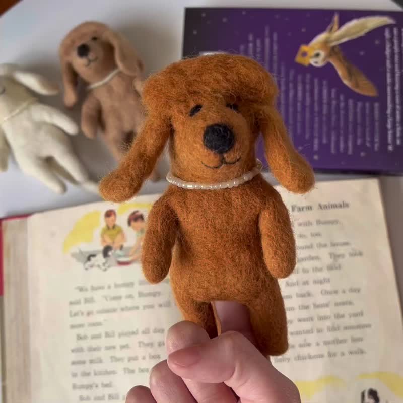 Wool Felt Finger Puppet - Poodle with Pearl Necklace/ Brown Poodle/ Caramel Poodle - ของเล่นเด็ก - ขนแกะ สีนำ้ตาล