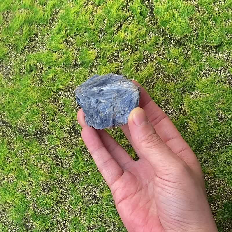 手串充電站-天然原礦藍晶石共生白水晶 石榴石 可消磁細款手鍊 - 擺飾/家飾品 - 水晶 多色