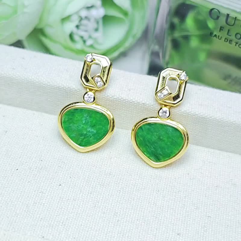 Cai Lai|Fashionable Little Fragrance Triangle Heart|Myanmar A-grade jade green love heart custom-made encrusted earrings and studs - ต่างหู - หยก 