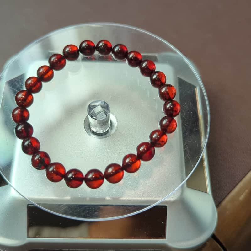 Natural amber blood pool bracelet [7mm] - สร้อยข้อมือ - คริสตัล สีแดง