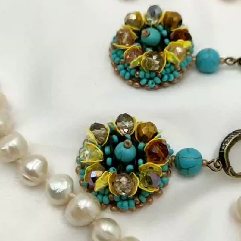 綠松石耳環手工製作的珠子和水晶珠子 - 耳環/耳夾 - 其他材質 多色