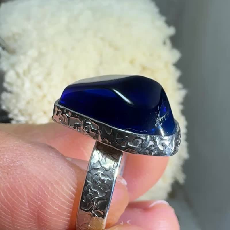 6.6號尺寸戒指 藍琥珀戒指 獨特造型 手工製作純銀戒指 - 戒指 - 半寶石 藍色