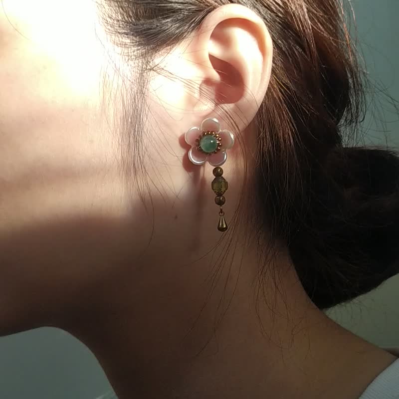 [Two-Wear Style] Water Grass Jade Small Pink Flower - Antique Beads Bronze Water Drop Pendant Earrings Earrings