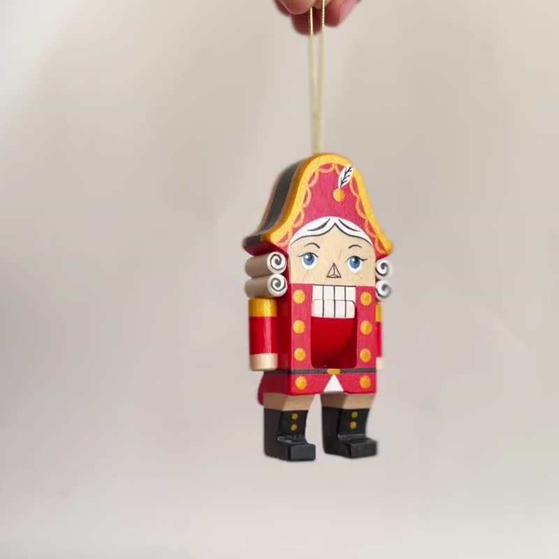 Nutcracker small 8.5cm wooden souvenir toy - ตุ๊กตา - ไม้ สีแดง