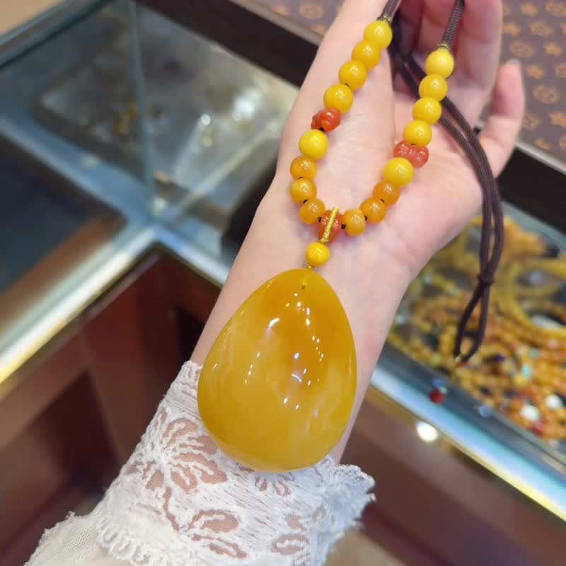 收藏級 天然俄料蜜蠟水滴吊墜 滿蜜雞油黃 天然流動紋 蠟質濃厚 - 項鍊 - 寶石 