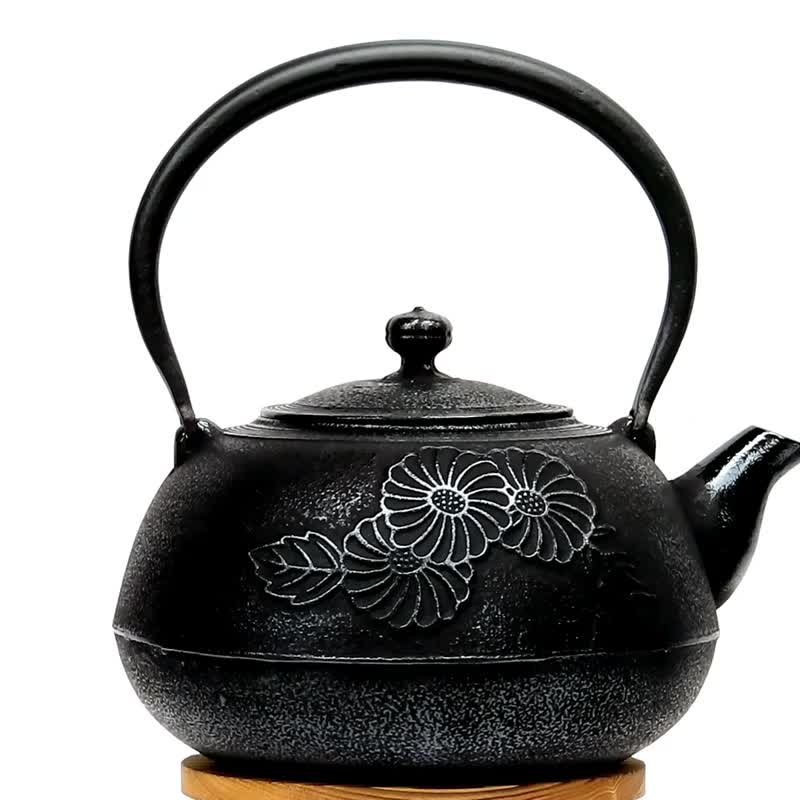 及春 南部鐵器 鐵瓶 鐵壺 平丸菊花2.2L IH對應 日本製 - 茶壺/茶杯/茶具 - 其他金屬 黑色