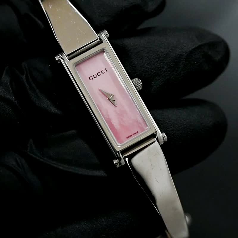送料無料 GUCCI 1500L 女性用腕時計 クォーツ ピンクシェル Pink Shell/Silver 王冠傷害 手錶 古董錶 復古手錶 日本直送 - 女錶 - 不鏽鋼 粉紅色