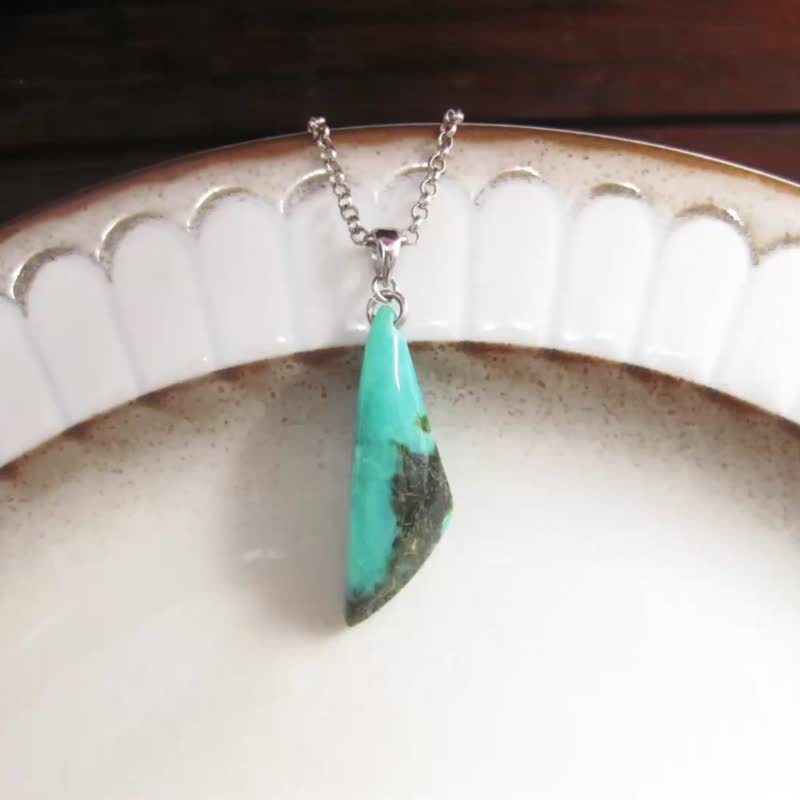 玉墜 造型玉墜 臺灣藍寶/天然礦石紋路簡單好搭配 - 項鍊 - 玉石 藍色